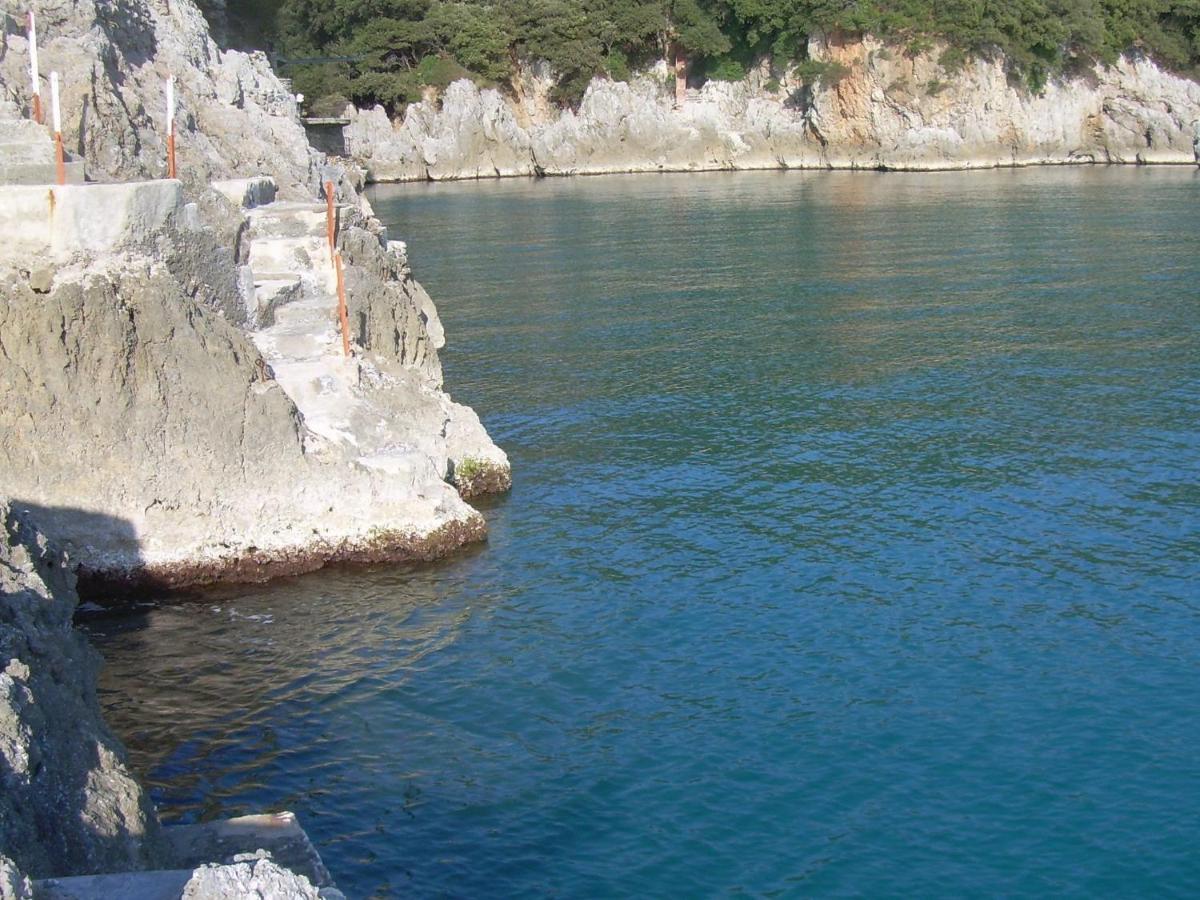 Belvilla By Oyo Villa Shakti Lerici Exterior photo
